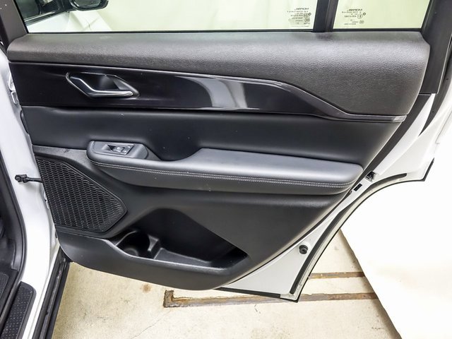 Used 2023 Jeep Grand Cherokee L Laredo image 30