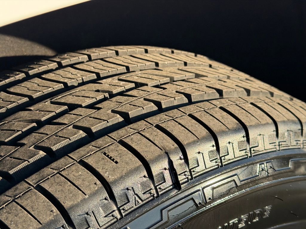 Used 2022 GMC Yukon XL SLT image 48