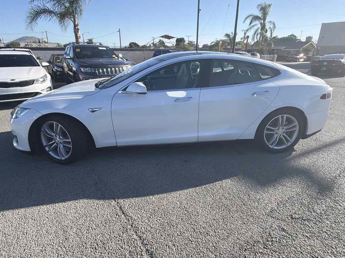 Used 2012 Tesla Model S RWD image 2