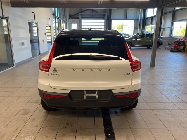Used 2021 Volvo XC40 T5 R-Design w/ Protection Package Premier image 6