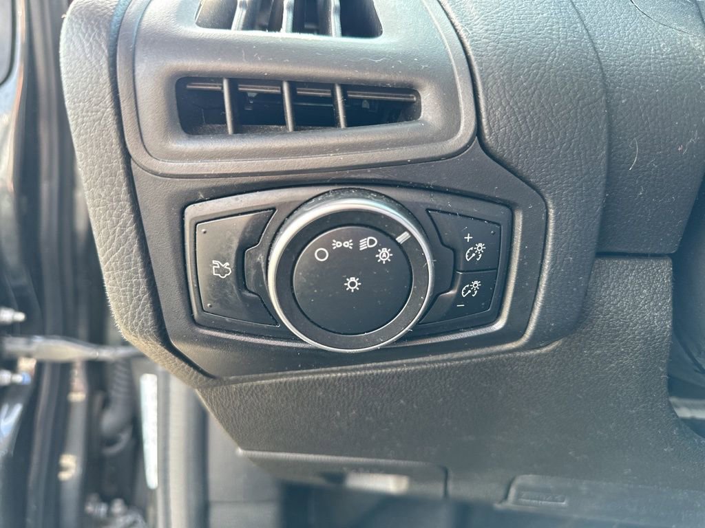 Used 2016 Ford Focus SE w/ Reverse Sensing Package image 18