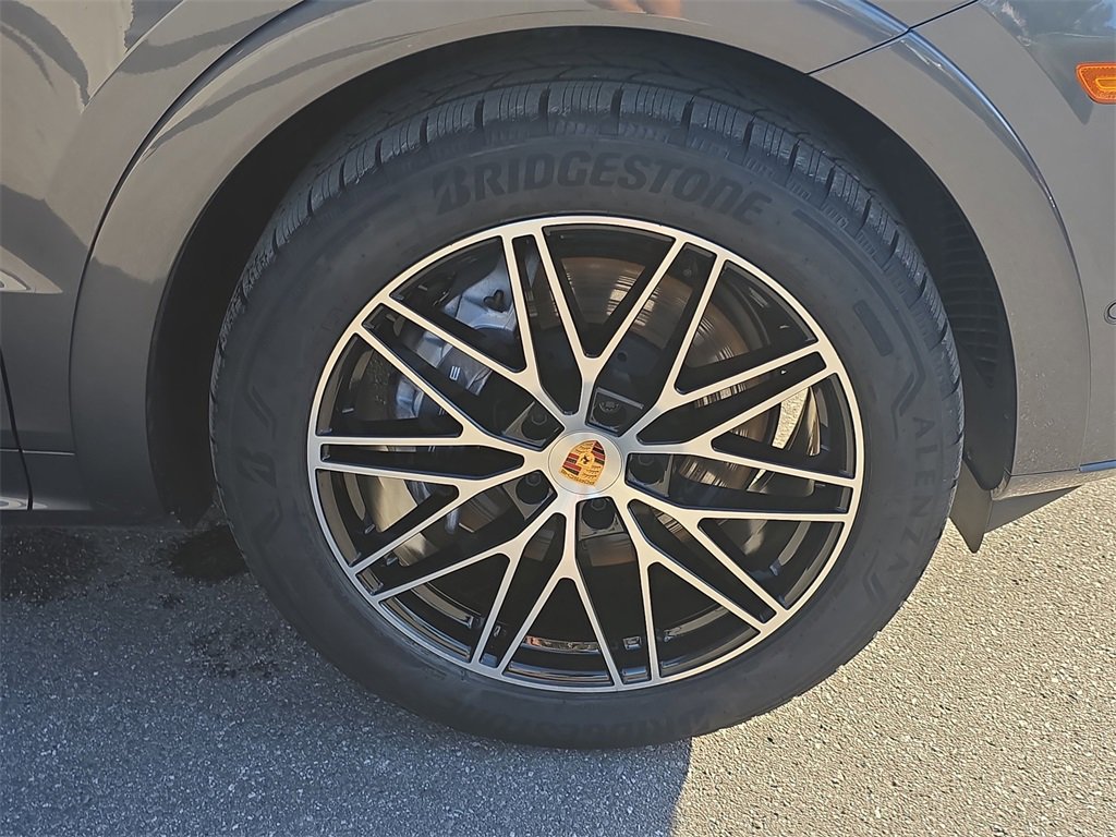 New 2025 Porsche Cayenne image 13