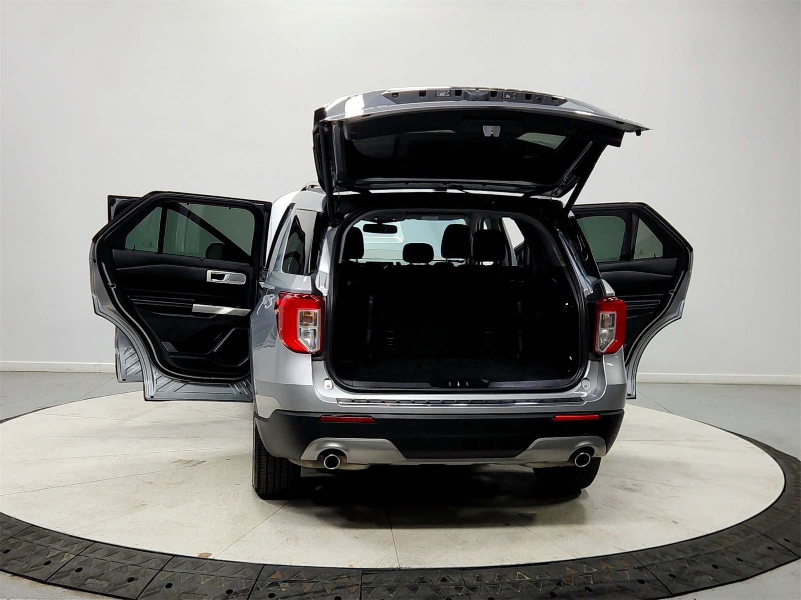 Used 2023 Ford Explorer Limited image 14