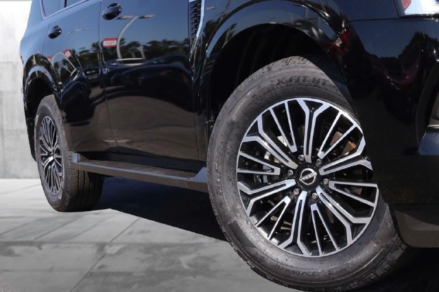 Certified 2025 Nissan Armada Platinum AWD/4WD image 3