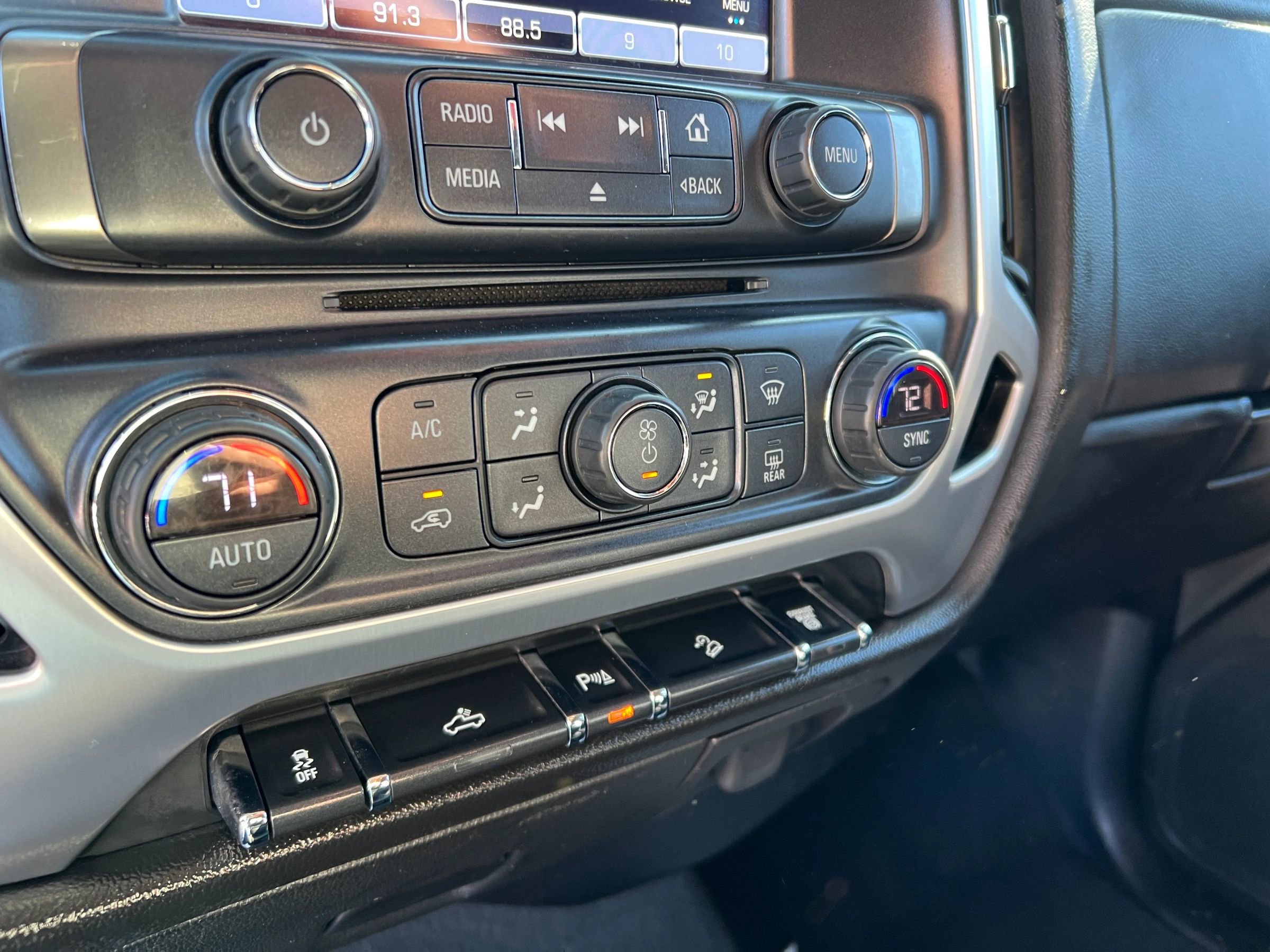 Used 2019 Chevrolet Silverado 2500 LT w/ Custom Sport Edition image 18