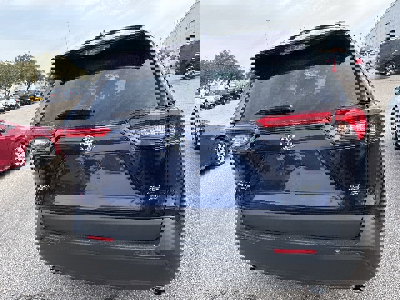 Used 2023 Toyota RAV4 XLE Premium image 6