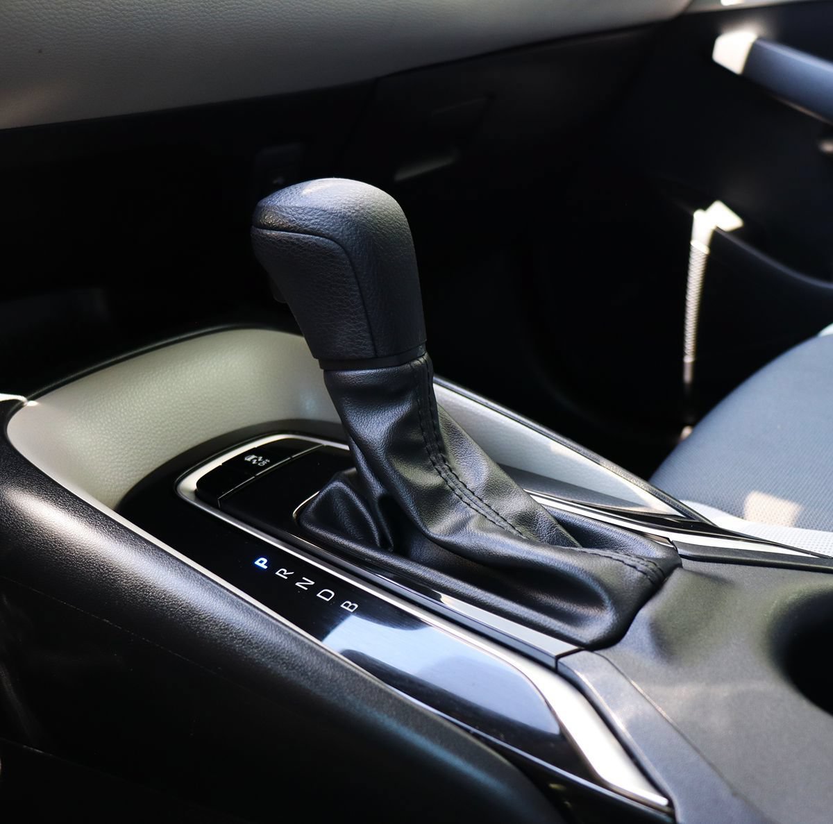 Used 2023 Toyota Corolla LE w/ Carpet Mat Package (TMS) FWD image 51