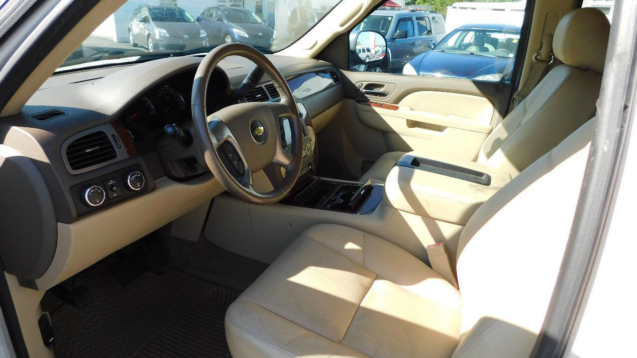 Used 2013 Chevrolet Suburban LTZ image 26