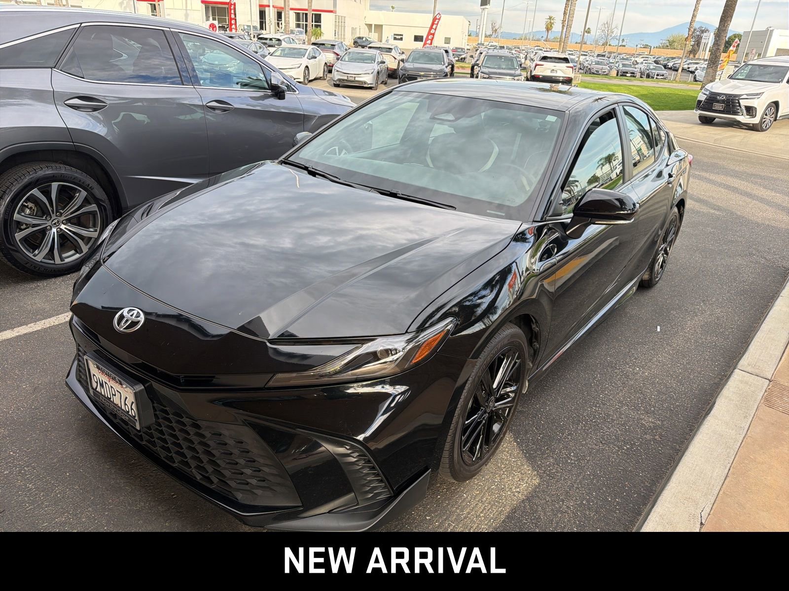 Used 2025 Toyota Camry SE image 5