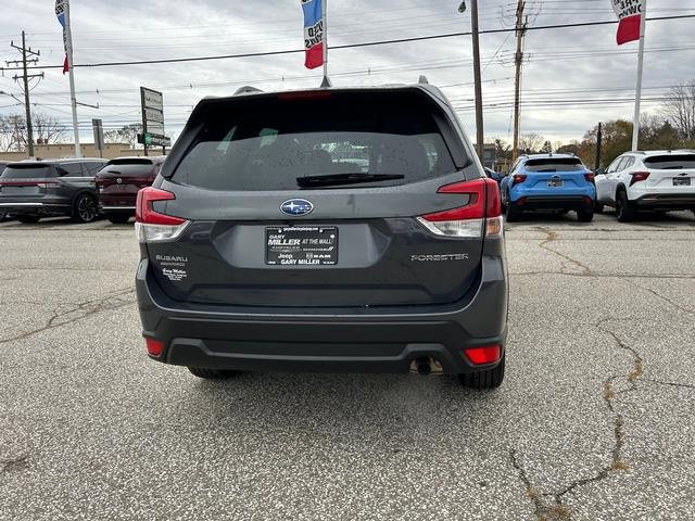 Used 2023 Subaru Forester Premium image 4
