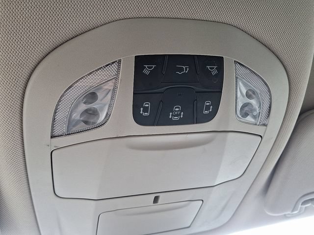 Used 2024 Chrysler Pacifica Touring-L FWD image 26
