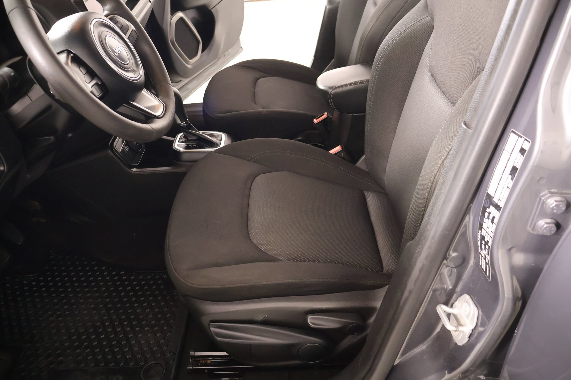 Used 2023 Jeep Renegade Latitude AWD/4WD image 12