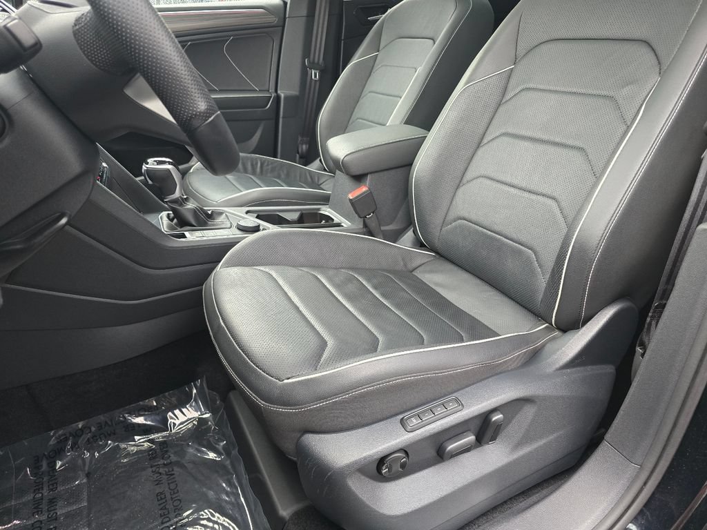 Used 2024 Volkswagen Tiguan SEL R-Line AWD/4WD image 35