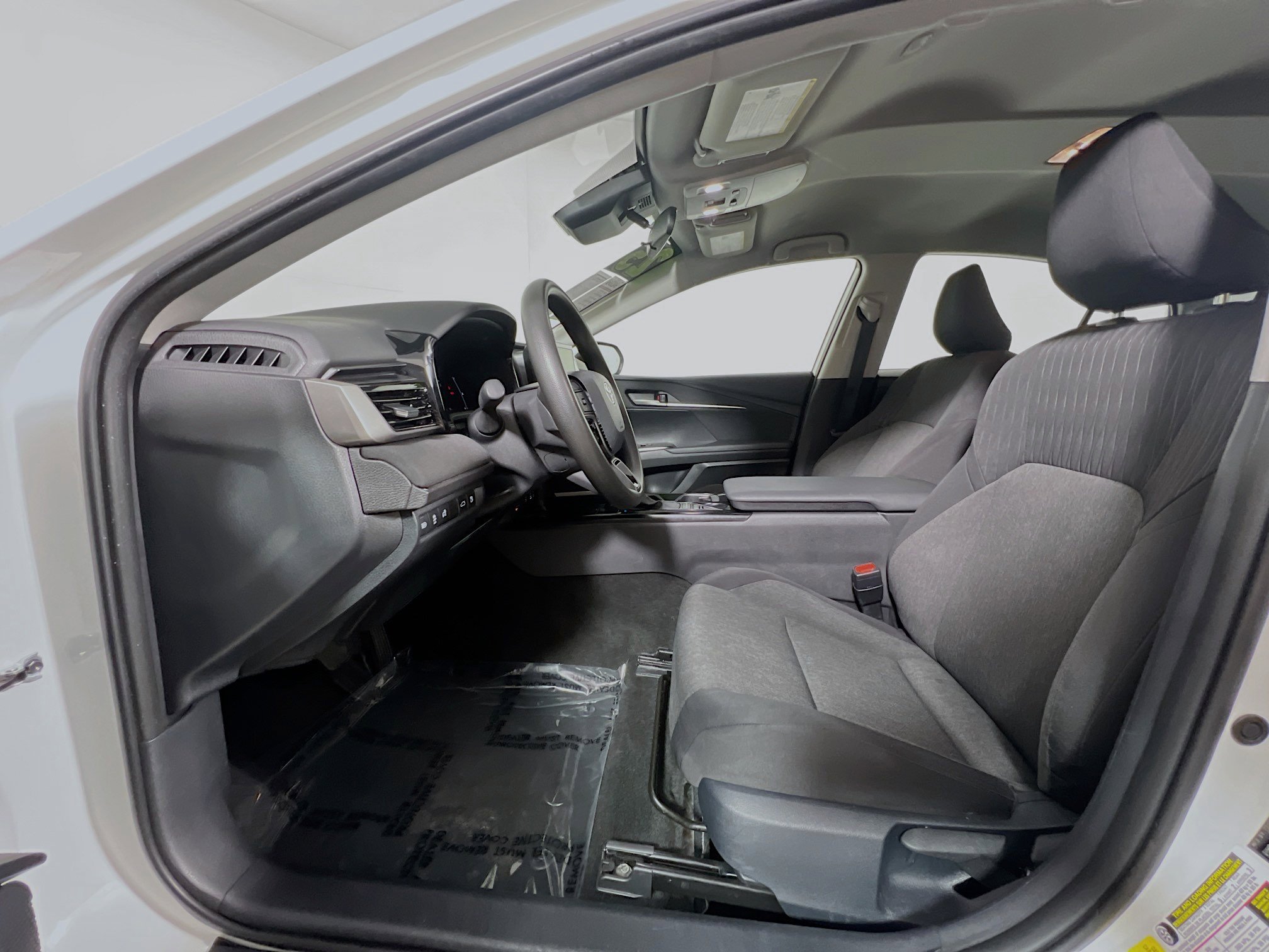 Used 2025 Toyota Camry LE image 15