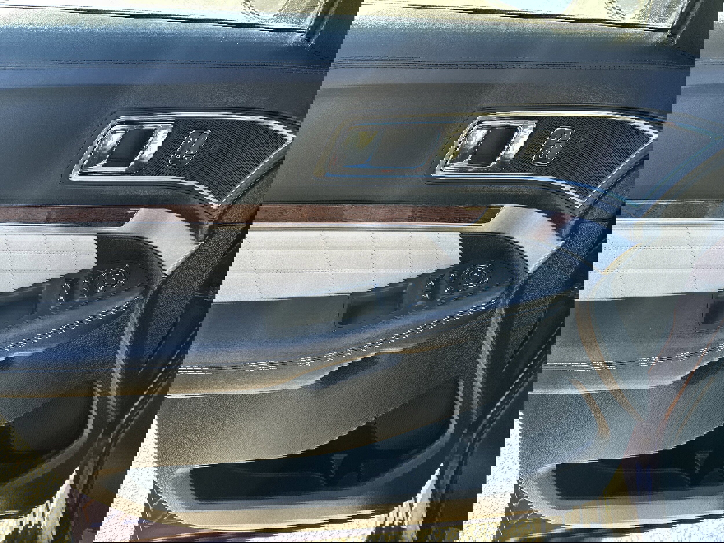 Used 2018 Ford Explorer Platinum image 10