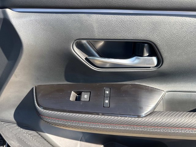 New 2027 Nissan Kicks SR FWD image 17