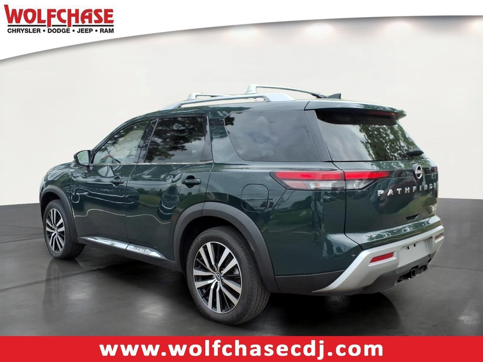 Used 2023 Nissan Pathfinder Platinum AWD/4WD image 3