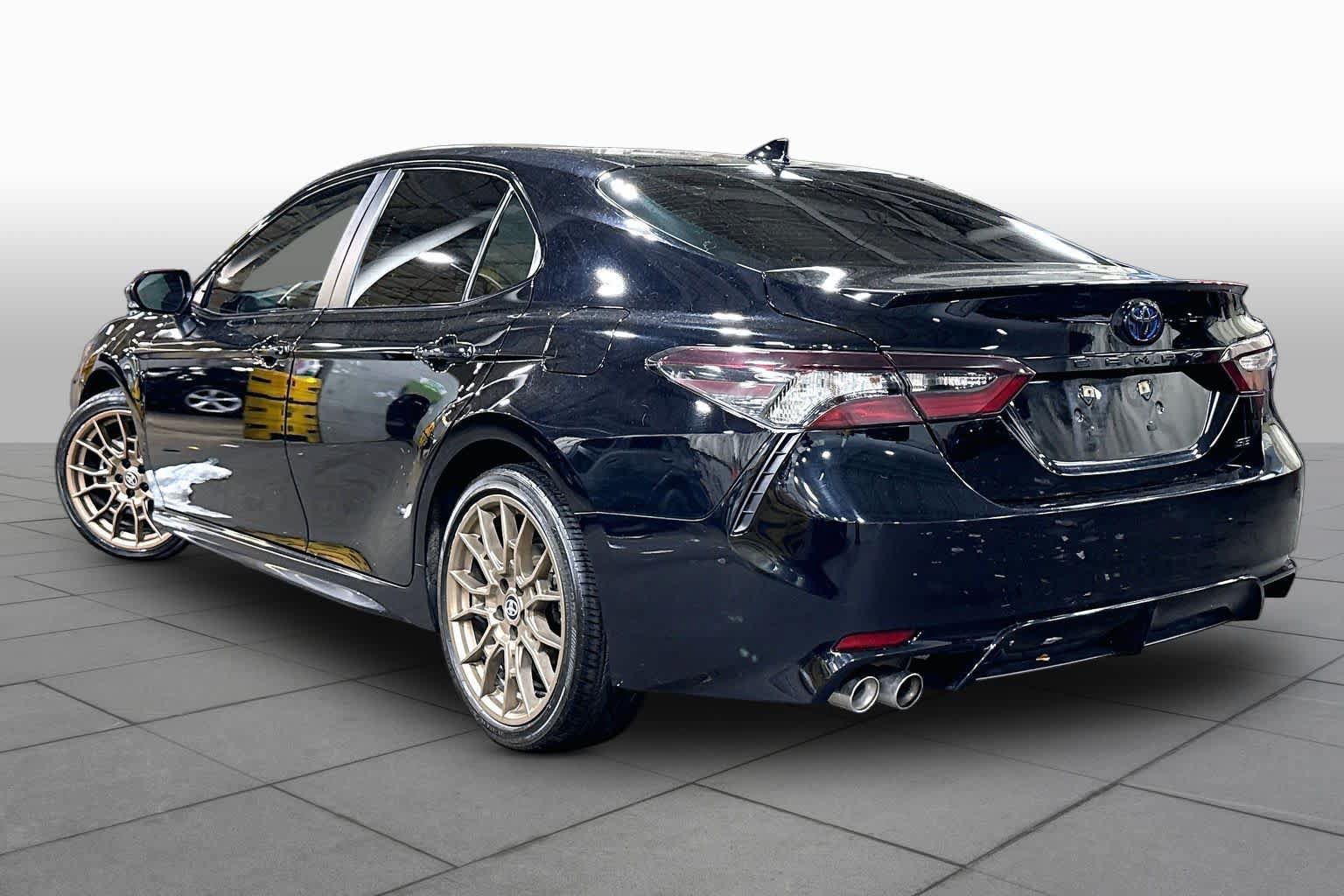 Used 2024 Toyota Camry SE w/ Convenience Package FWD image 12