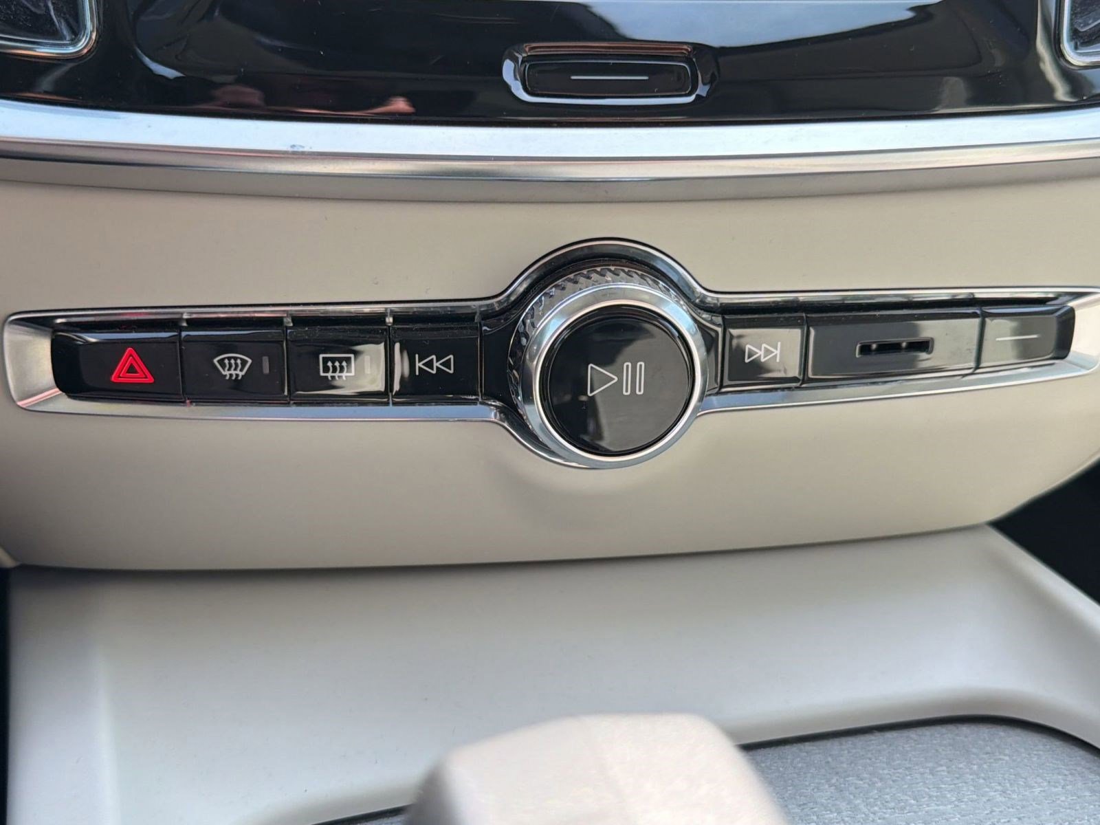 Certified 2024 Volvo S60 B5 Plus w/ Climate Package image 18