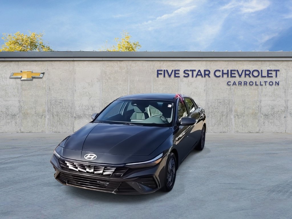 Used 2024 Hyundai Elantra SEL FWD image 3