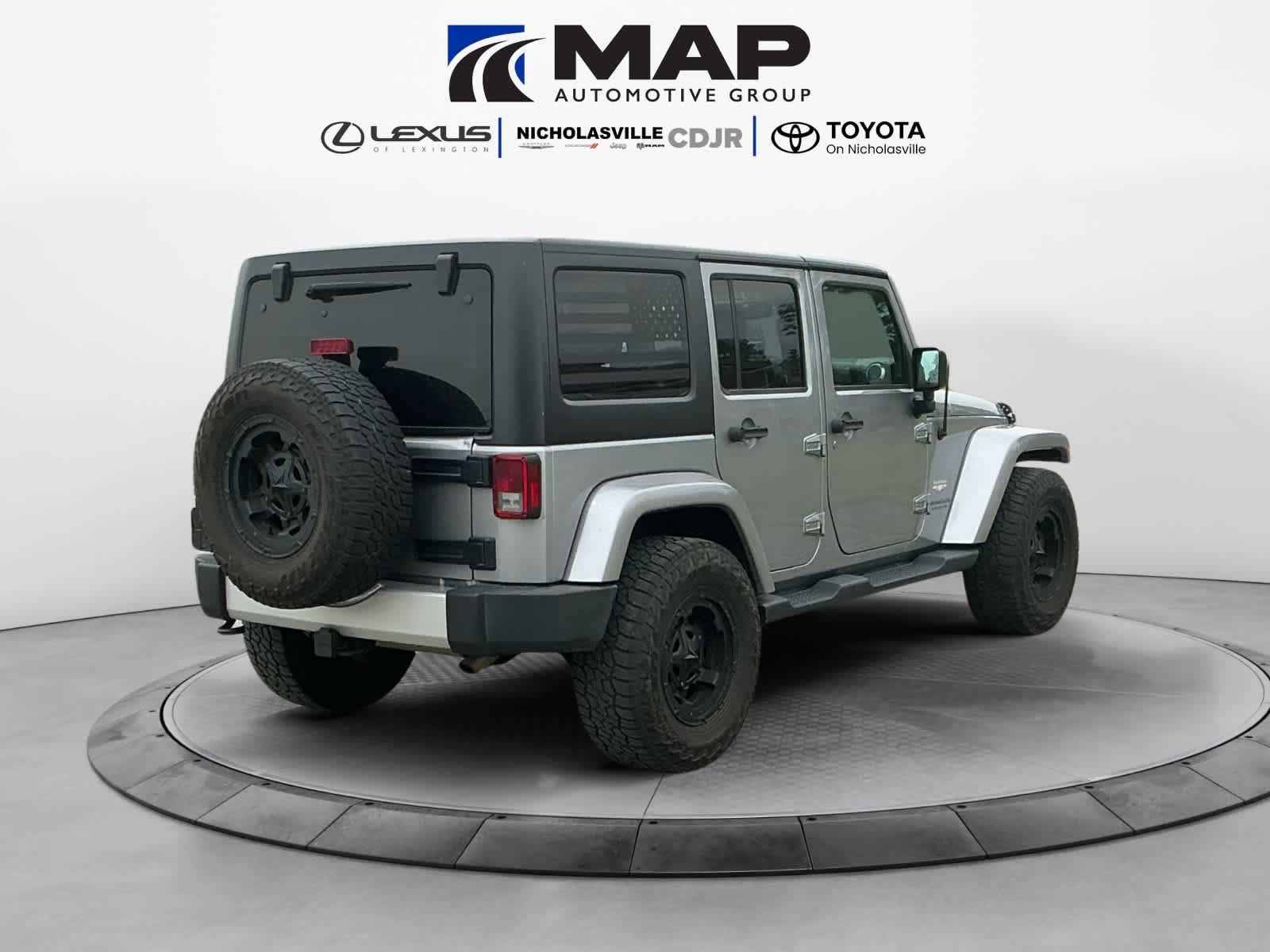 Used 2015 Jeep Wrangler Unlimited Sahara w/ Dual Top Group AWD/4WD image 5