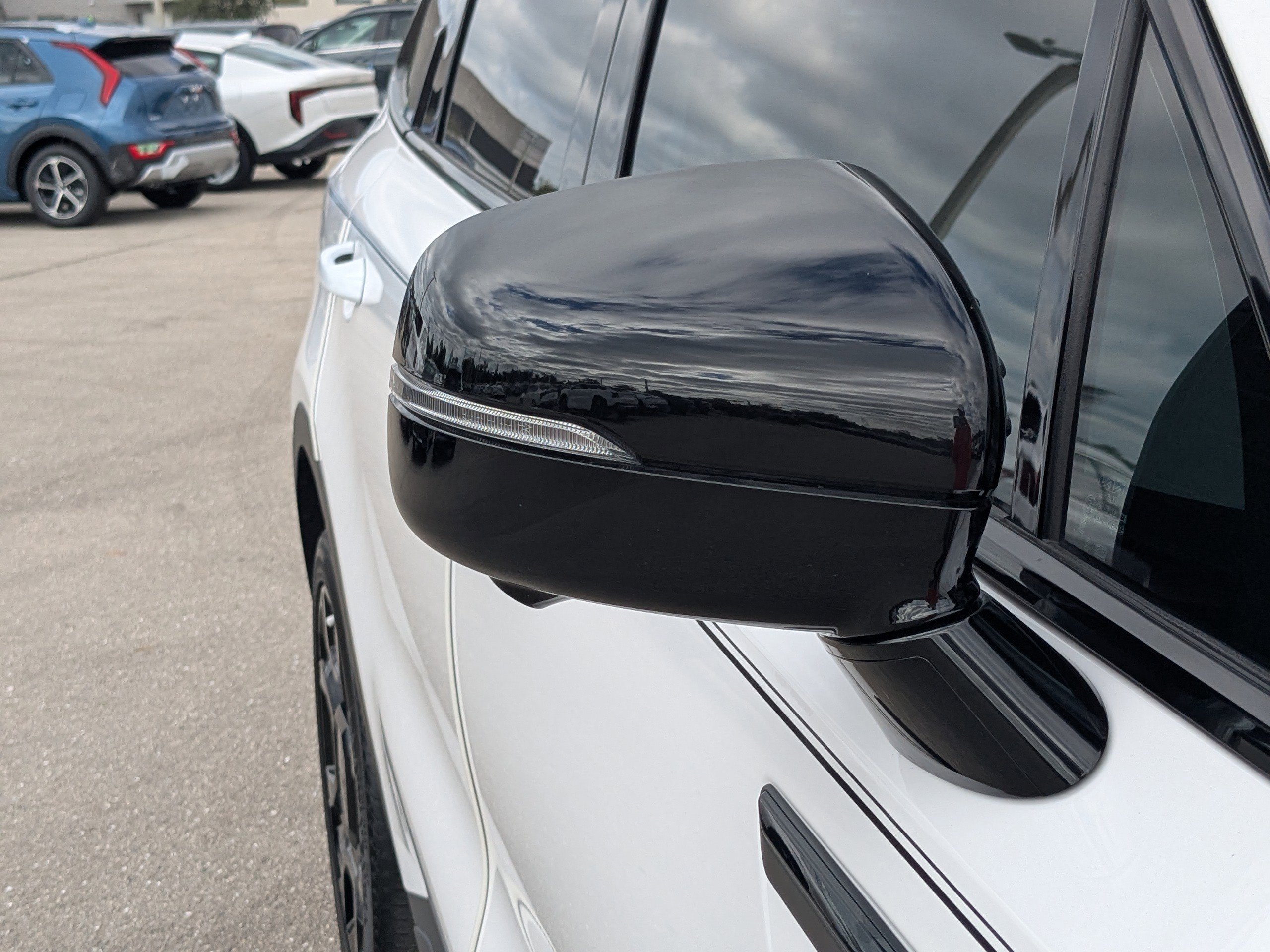 Certified 2025 Kia Sorento SX image 14