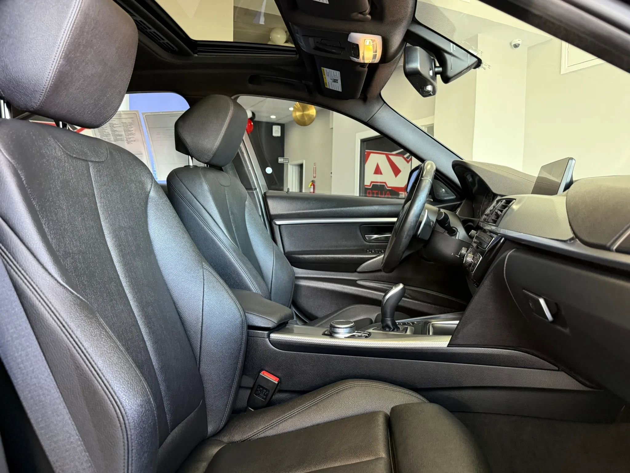 Used 2018 BMW 340i Sedan w/ Track Handling Package image 23