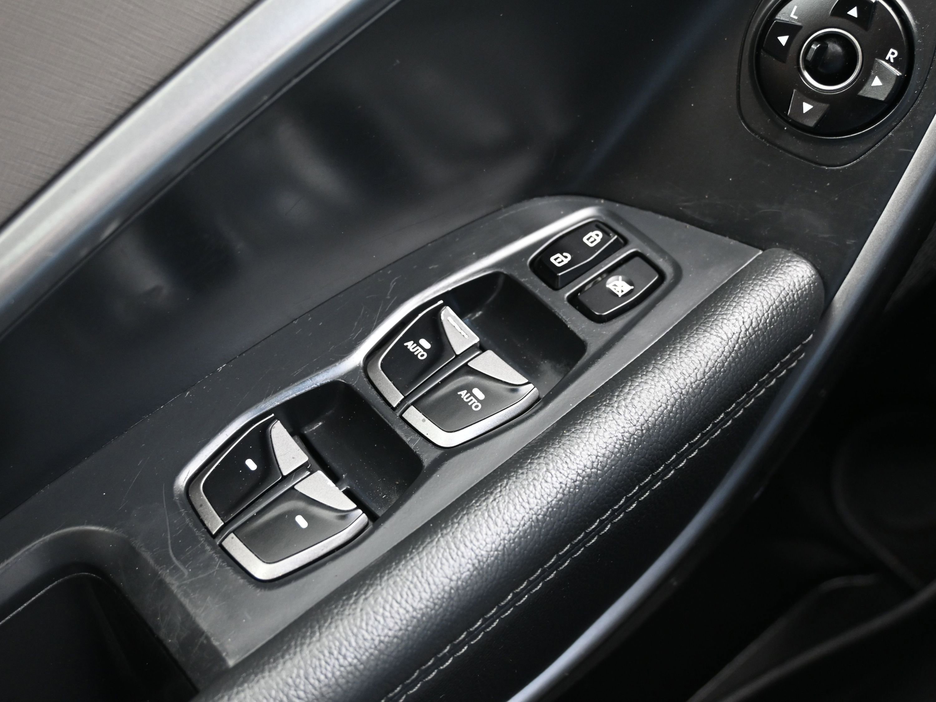 Used 2017 Hyundai Santa Fe Limited image 25