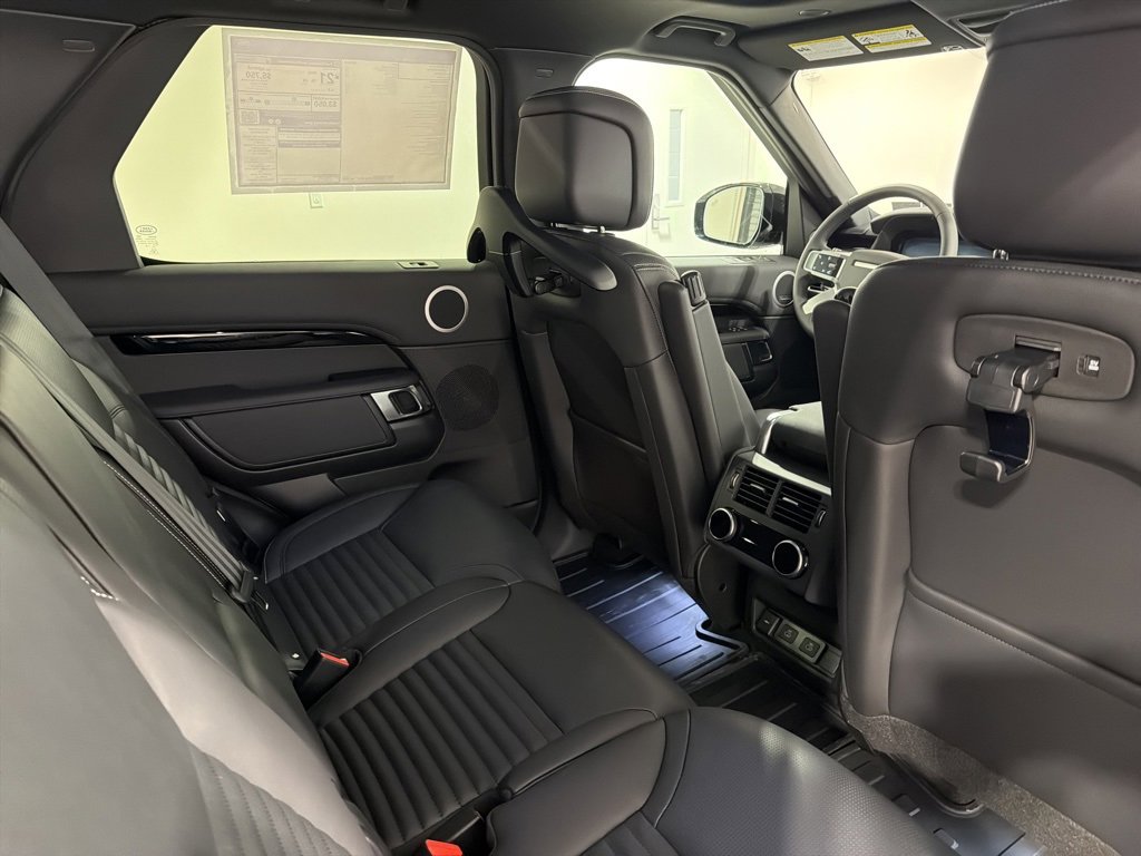 New 2025 Land Rover Discovery S image 27
