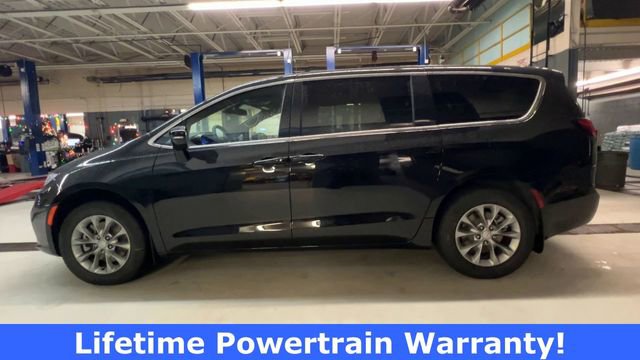 New 2026 Chrysler Pacifica Select image 5