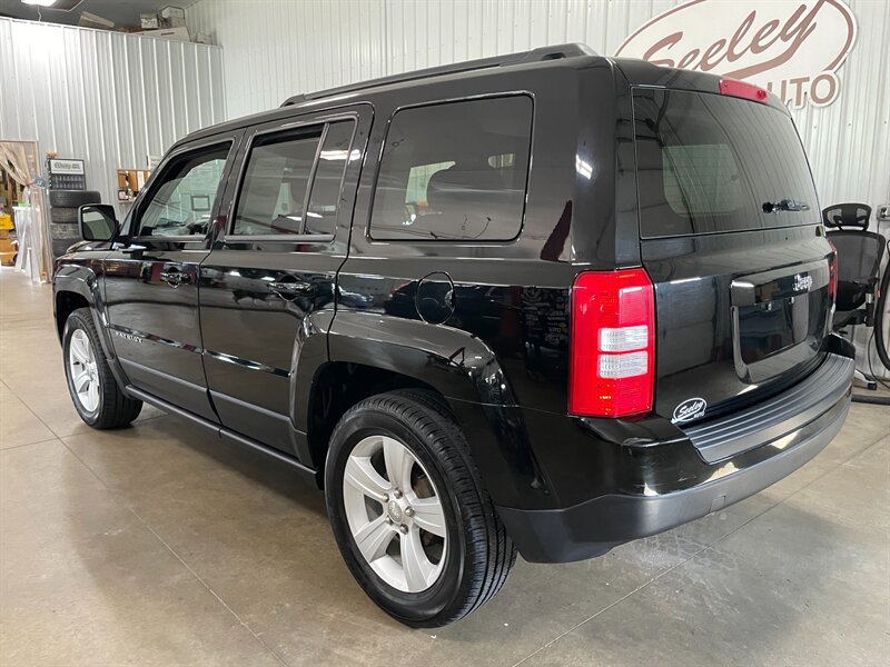 Used 2016 Jeep Patriot Latitude FWD image 3