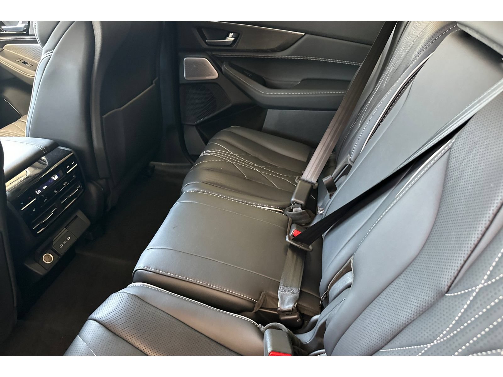 Certified 2026 Acura MDX w/ Advance Package AWD/4WD image 9