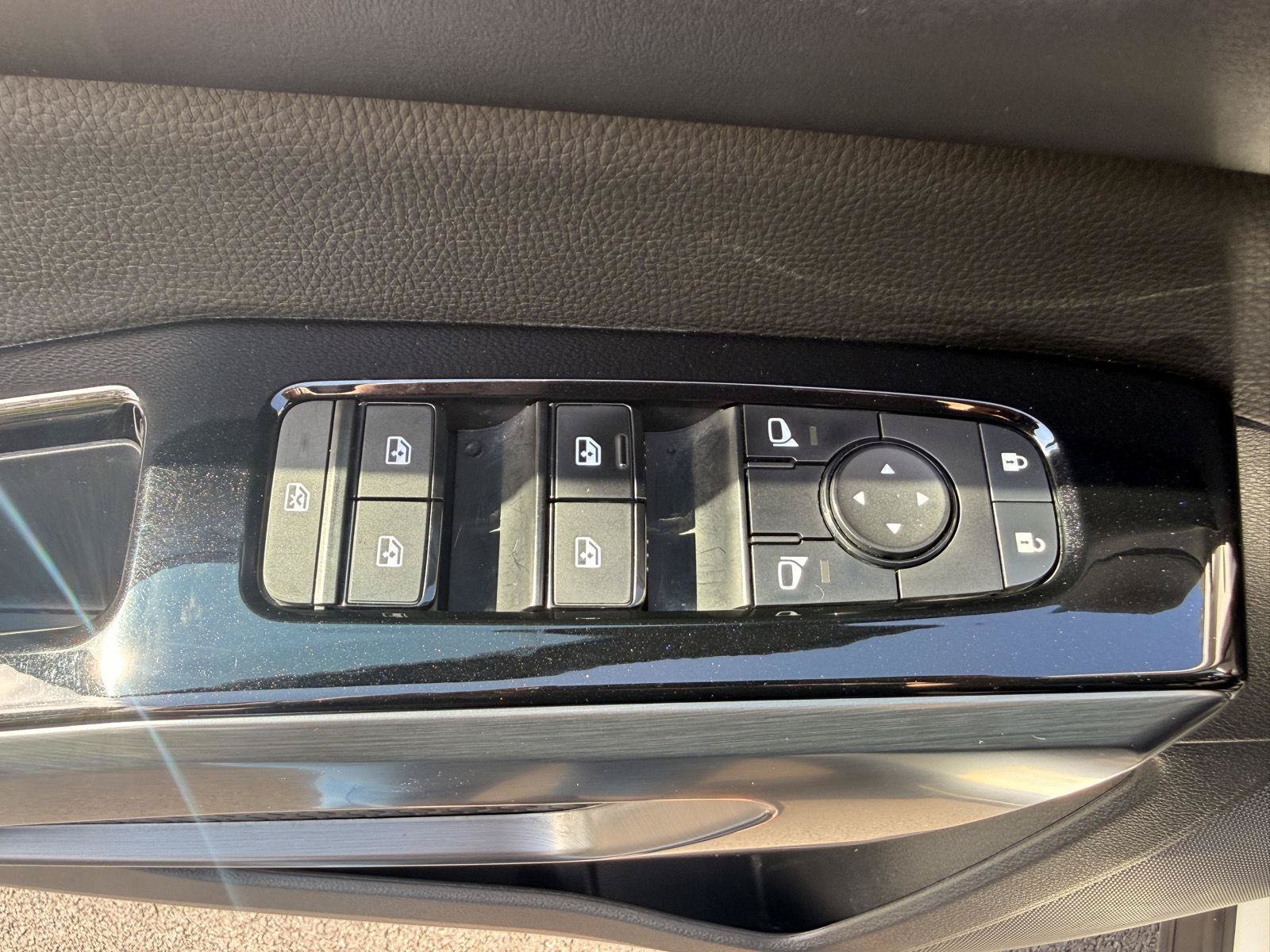 Used 2023 Nissan Pathfinder SL AWD/4WD image 13