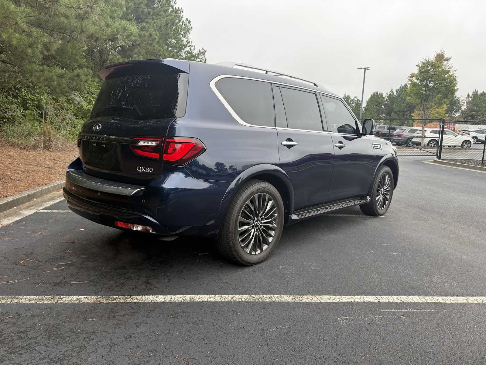Used 2023 INFINITI QX80 Premium Select w/ All-Season Package RWD image 4
