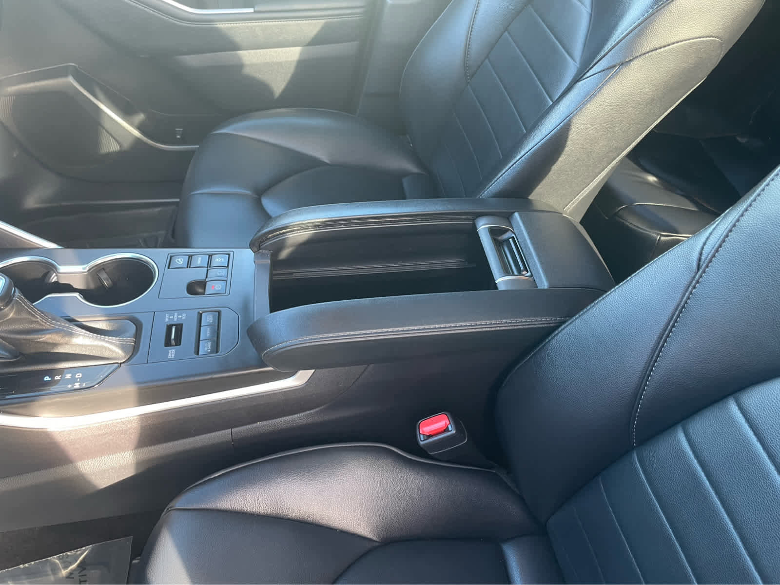 Used 2023 Toyota Highlander XLE image 30