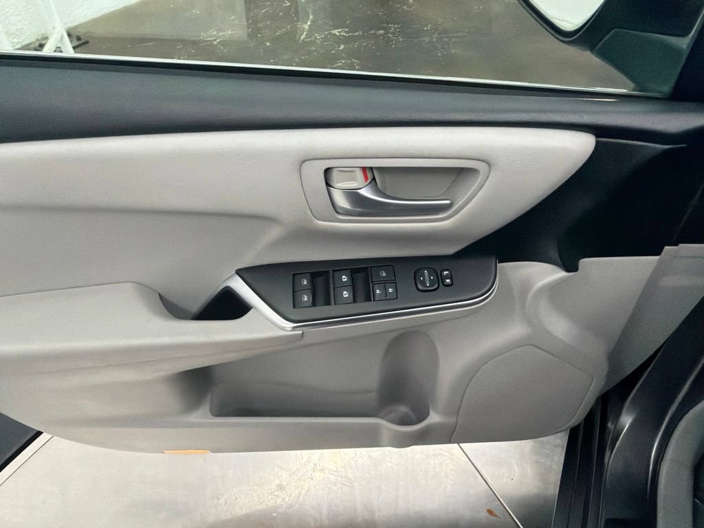 Used 2017 Toyota Camry FWD image 14