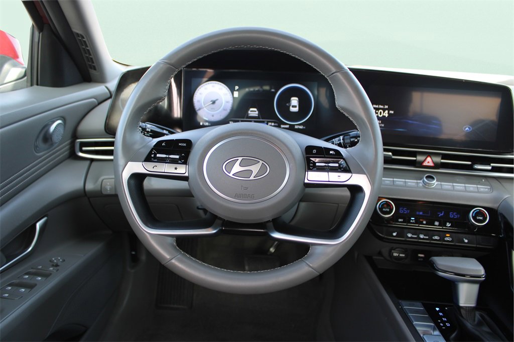 Used 2025 Hyundai Elantra SEL image 22