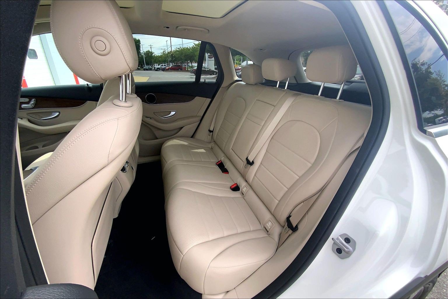 Used 2022 Mercedes-Benz GLC 300 4MATIC w/ Premium Package Lite image 31