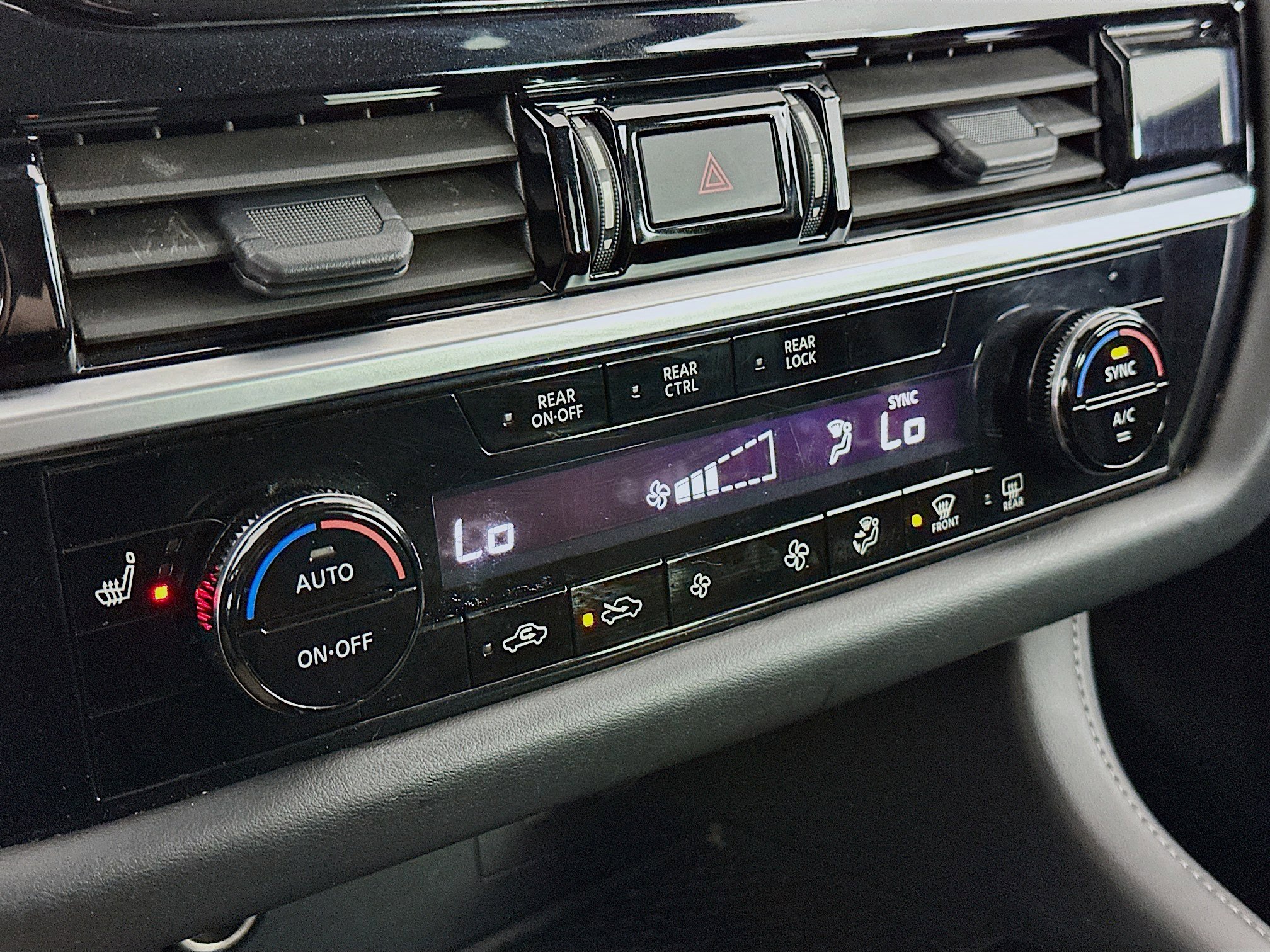 Used 2025 Nissan Pathfinder SV image 23