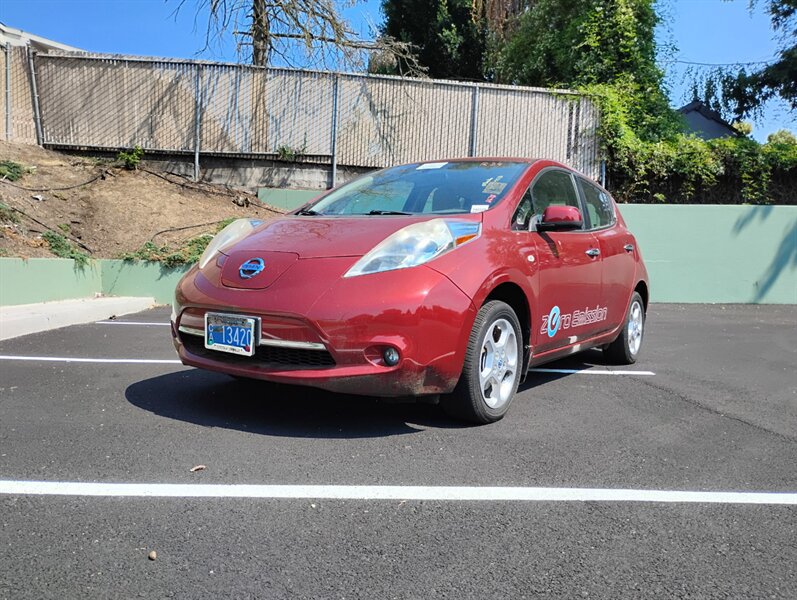 Used 2011 Nissan Leaf w/ Eco Design Pkg FWD image 1