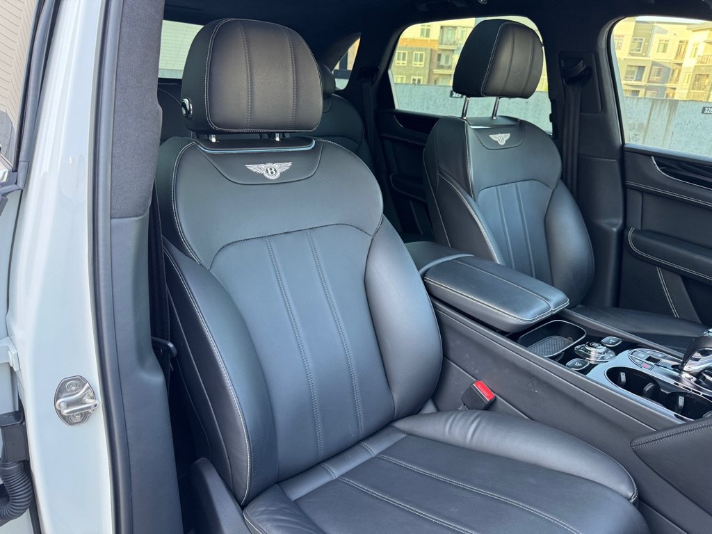 Used 2019 Bentley Bentayga AWD/4WD image 28
