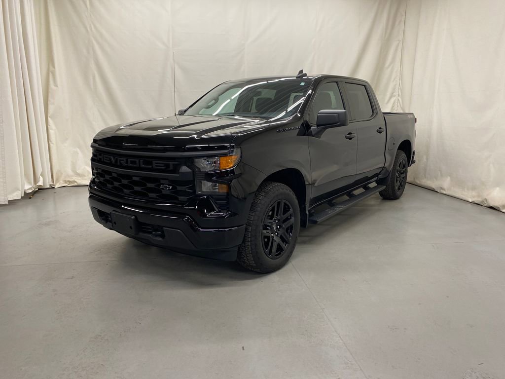Used 2023 Chevrolet Silverado 1500 Custom image 2