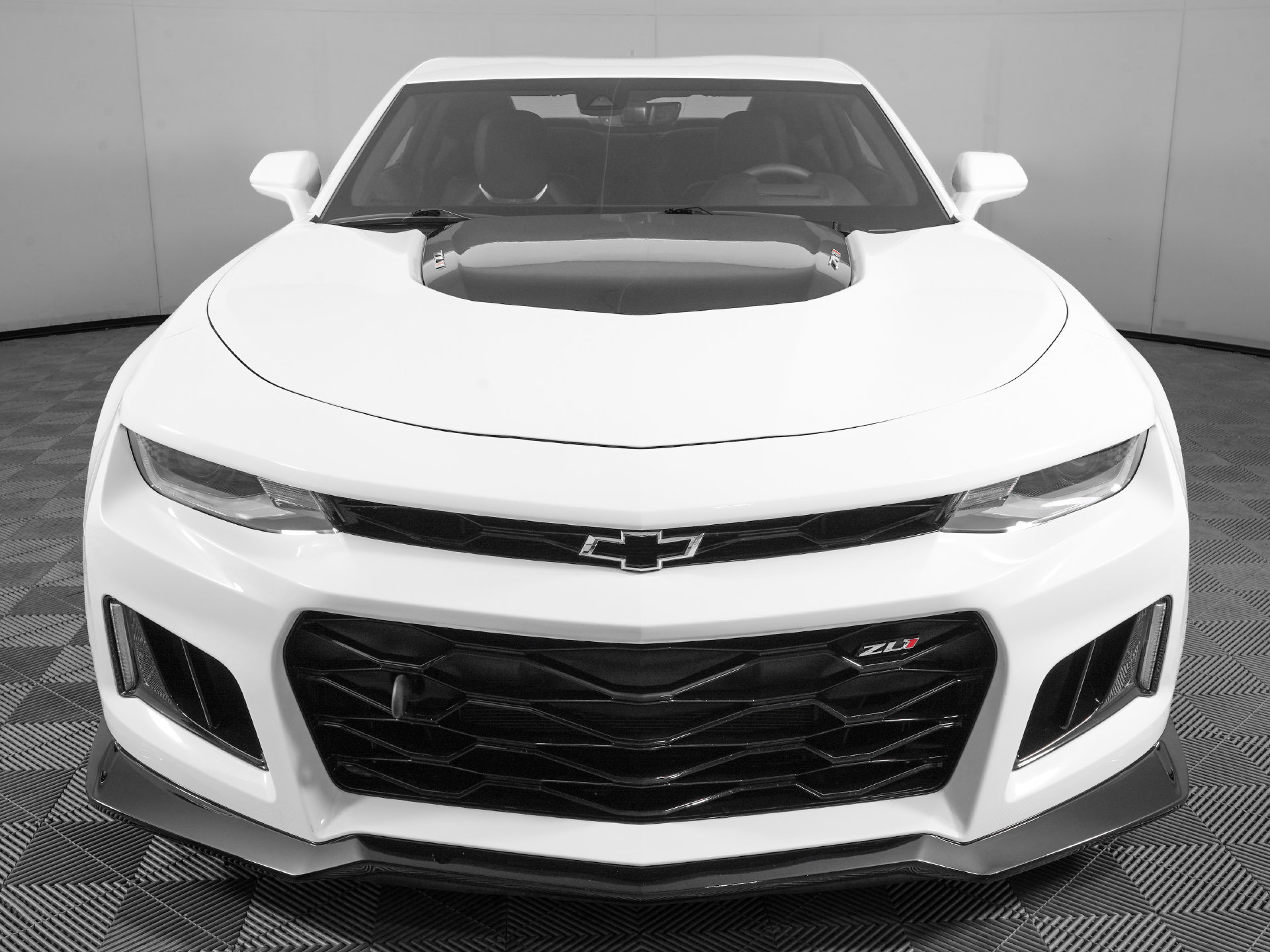 Used 2022 Chevrolet Camaro ZL1 RWD image 2