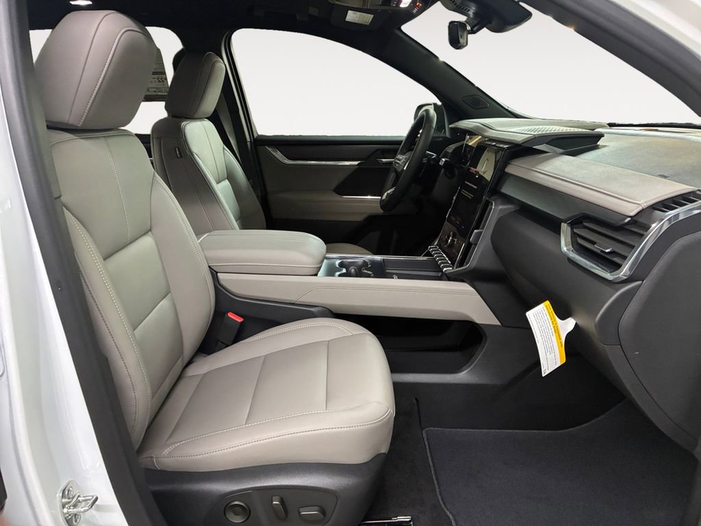 New 2026 GMC Acadia Elevation w/ Elevation Premium Package FWD image 15