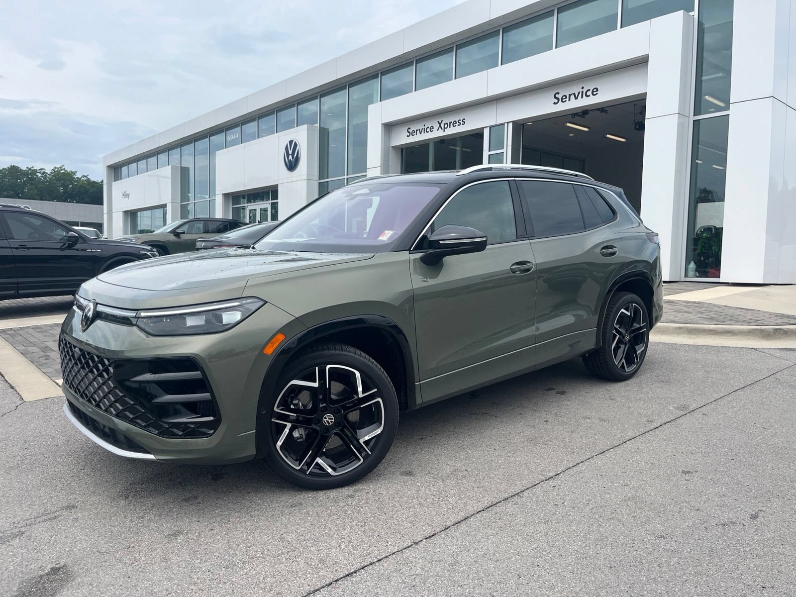 New 2026 Volkswagen Tiguan SEL R-Line