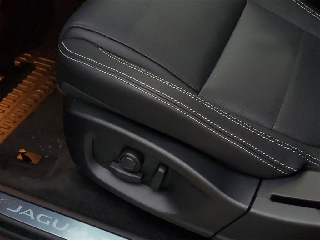 Used 2024 Jaguar E-PACE R-Dynamic SE image 9