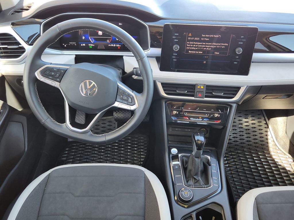 Used 2025 Volkswagen Taos SE image 3
