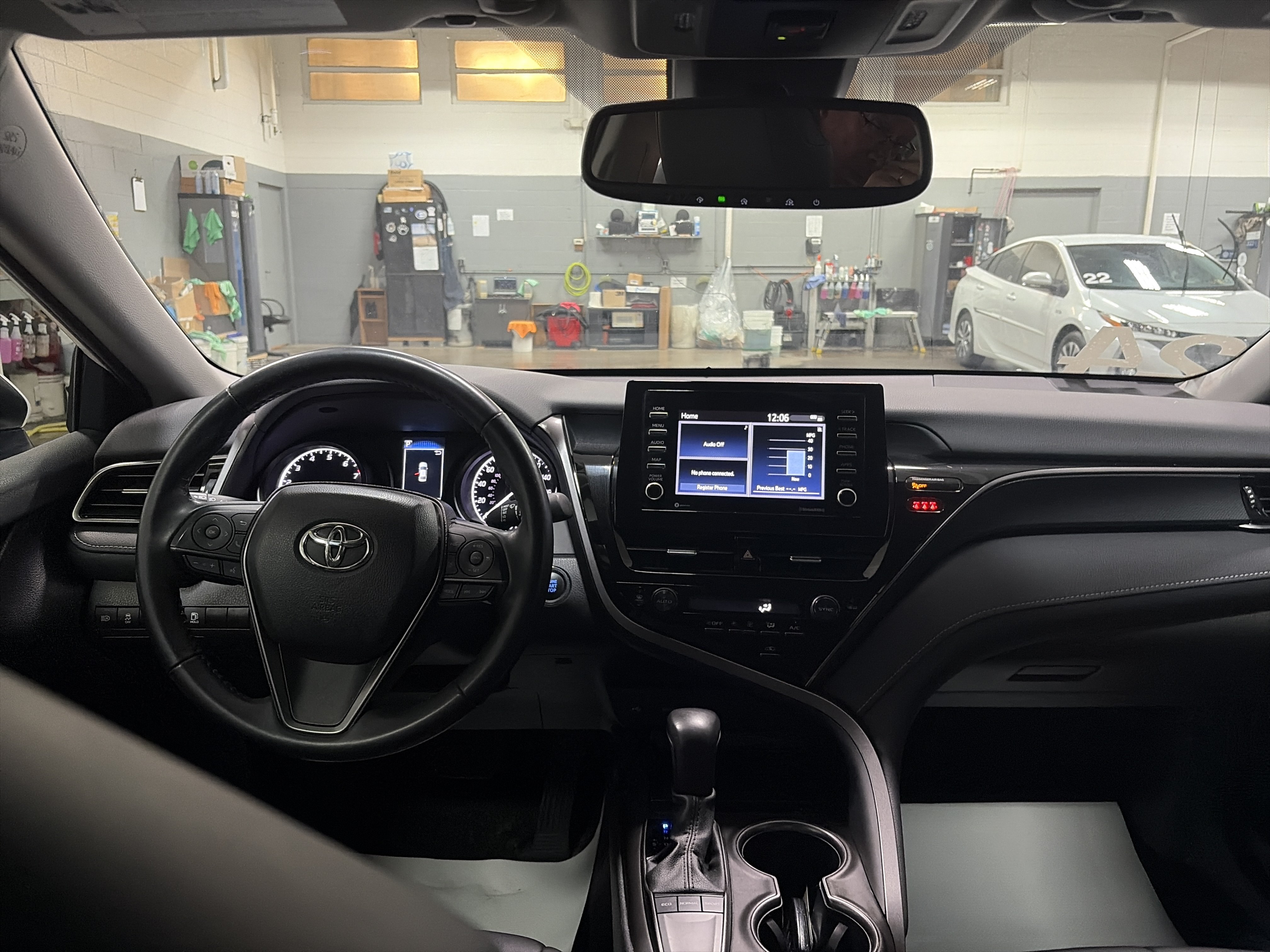 Used 2024 Toyota Camry SE w/ Convenience Package FWD image 25