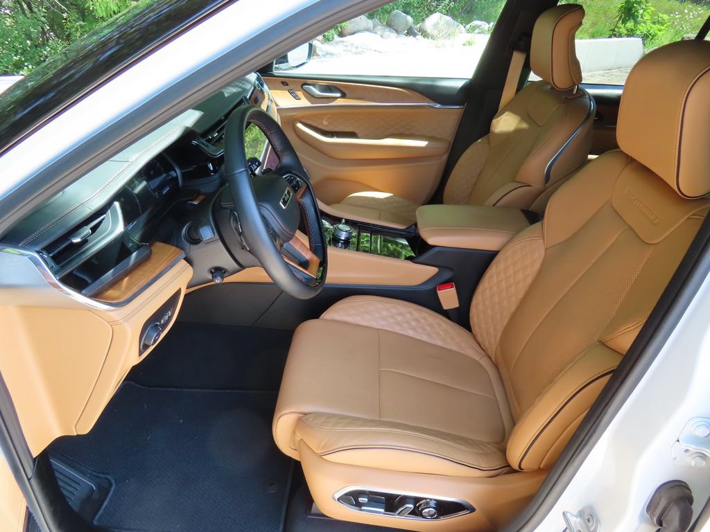 Certified 2025 Jeep Grand Cherokee Summit AWD/4WD image 27