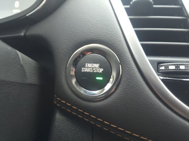 Used 2022 Chevrolet Trax LT w/ LT Convenience Package image 17